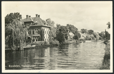 17184 Gezicht op de Vecht te Breukelen, met links het huis Meeuwenhoek (Straatweg 172).